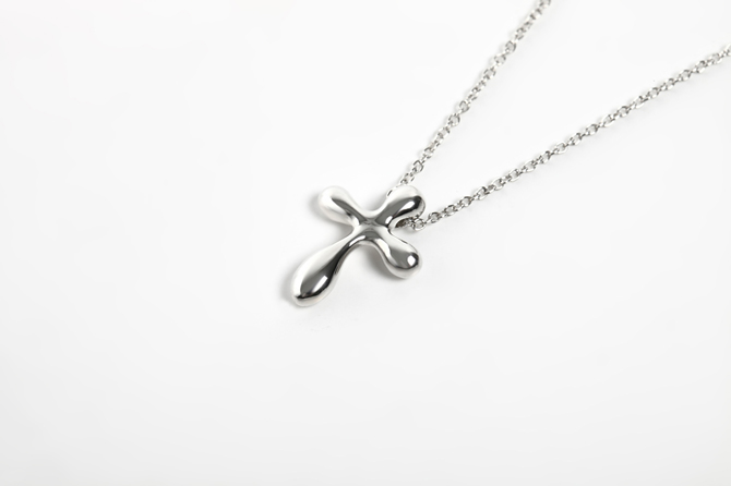 送料無料】 TIFFANY & Co. スモールクロス（ティアドロップ