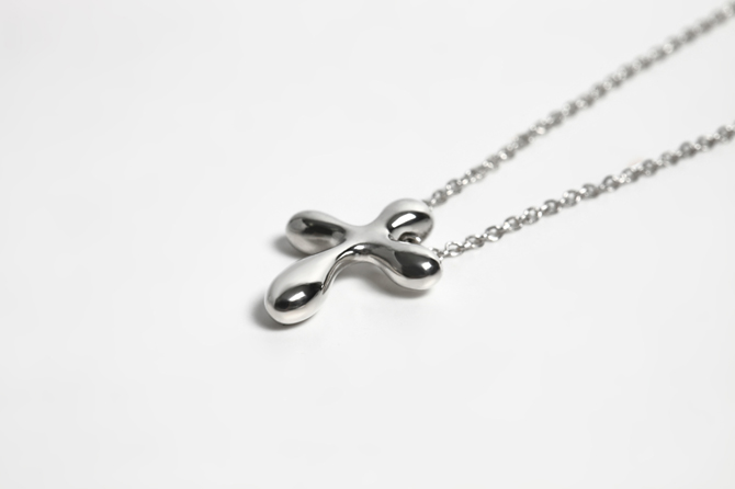 送料無料】 TIFFANY & Co. スモールクロス（ティアドロップクロス